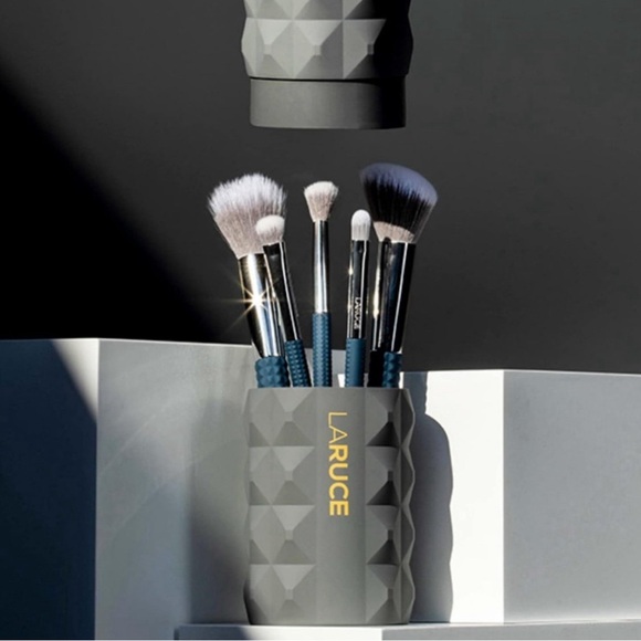 LaRuce Beauty Brush Set & Brush Storage - Picture 1 of 11